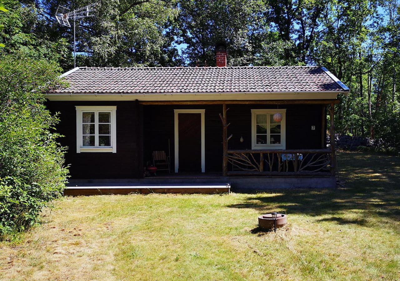 Mysig Stuga Med Oeppen Spis Och Uteplats Fröseke Exteriér fotografie
